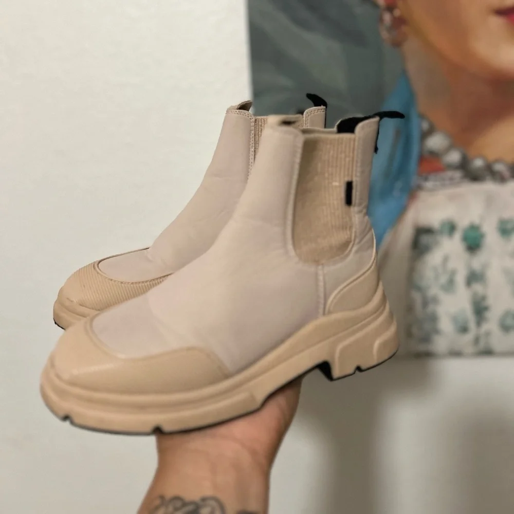 ZARA GIRLS light pink beige Ankle Boots rubberized size  30